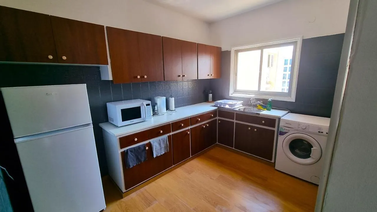 アパート ラルナカ2 Apts - 12 Guests! Comfy And Unique Apt With 150Mbit Internet Speedアパートメント