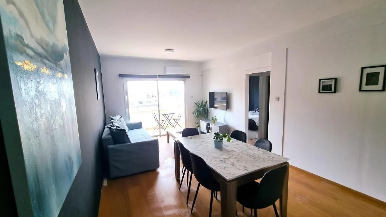 ラルナカ2 Apts - 12 Guests! Comfy And Unique Apt With 150Mbit Internet Speedアパートメント アパート ラルナカ
